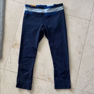 Lululemon Women's Navy Blue Inspire Running Capri Crop Leggings Pants Sz 6